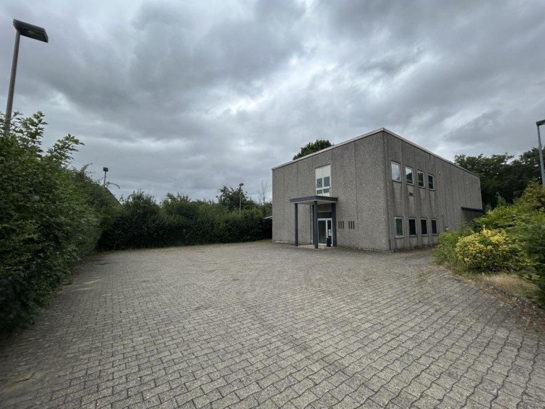 Bild... Selm Halle / Lager / Produktion Vielseitig nutzbare Gewerbefl�che in Selm ? B�ro, Lager, Produktion oder Event m�glich