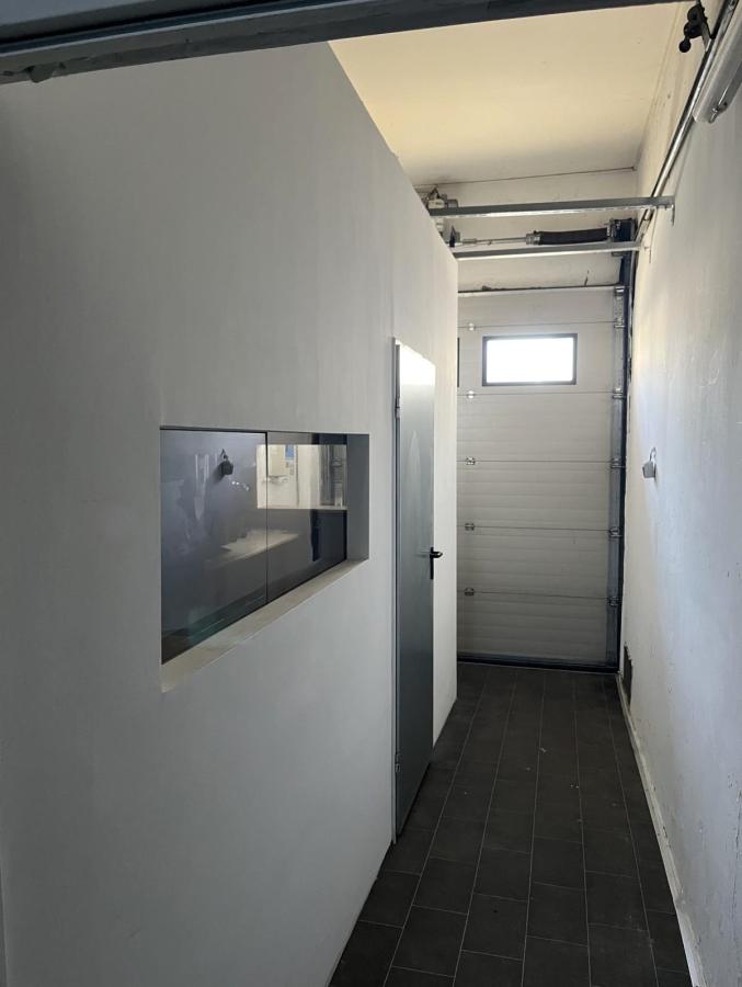 Eingangsbereich/Durchgang Produktion Dortmund