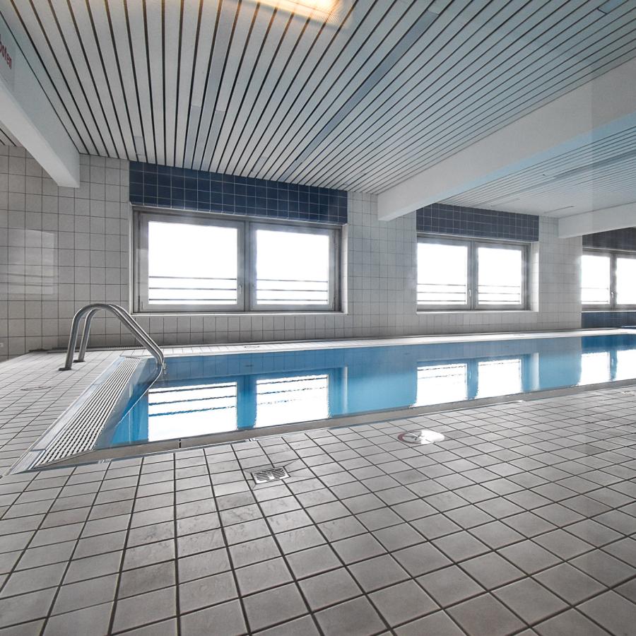 Schwimmbad im Dachgeschoss Etagenwohnung K�ln